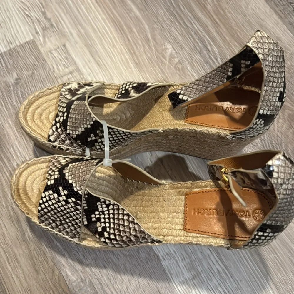 NEW! Tory Burch Warm Roccia Snakeskin Selby Wedge Espadrille Sandals - Size 8.5🚀